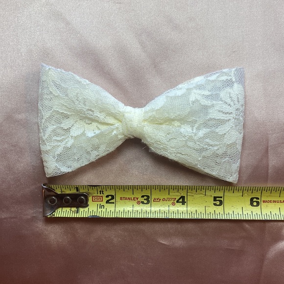 9/$50 White Lace Bow Hair Clip - Picture 2 of 5